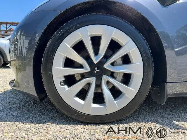 Tesla Model 3 view 8