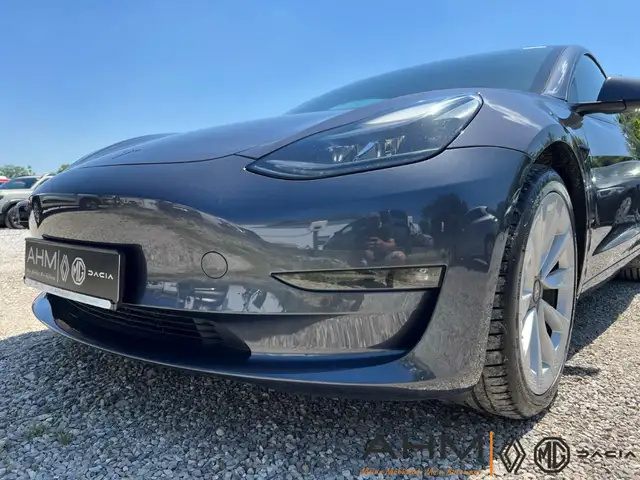 Tesla Model 3 view 7