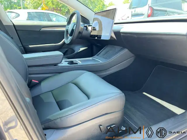 Tesla Model 3 view 14