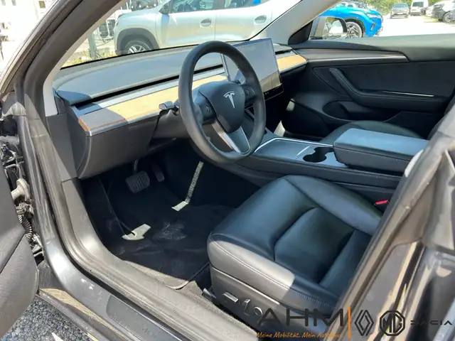 Tesla Model 3 view 10
