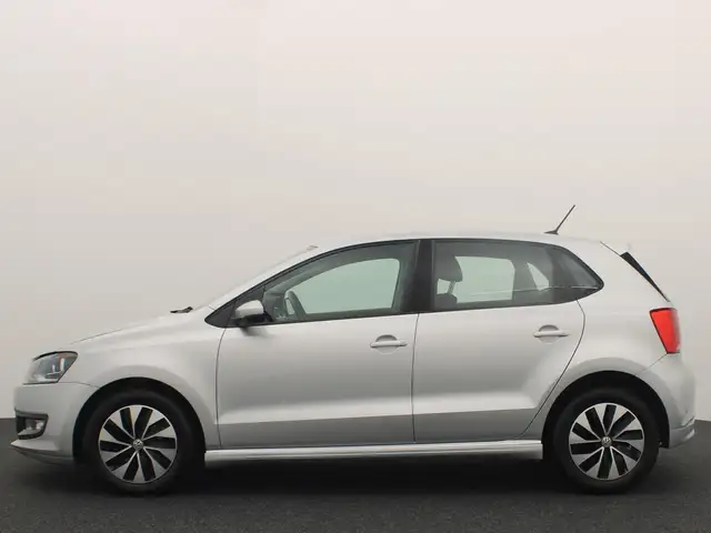 Volkswagen Polo view 2