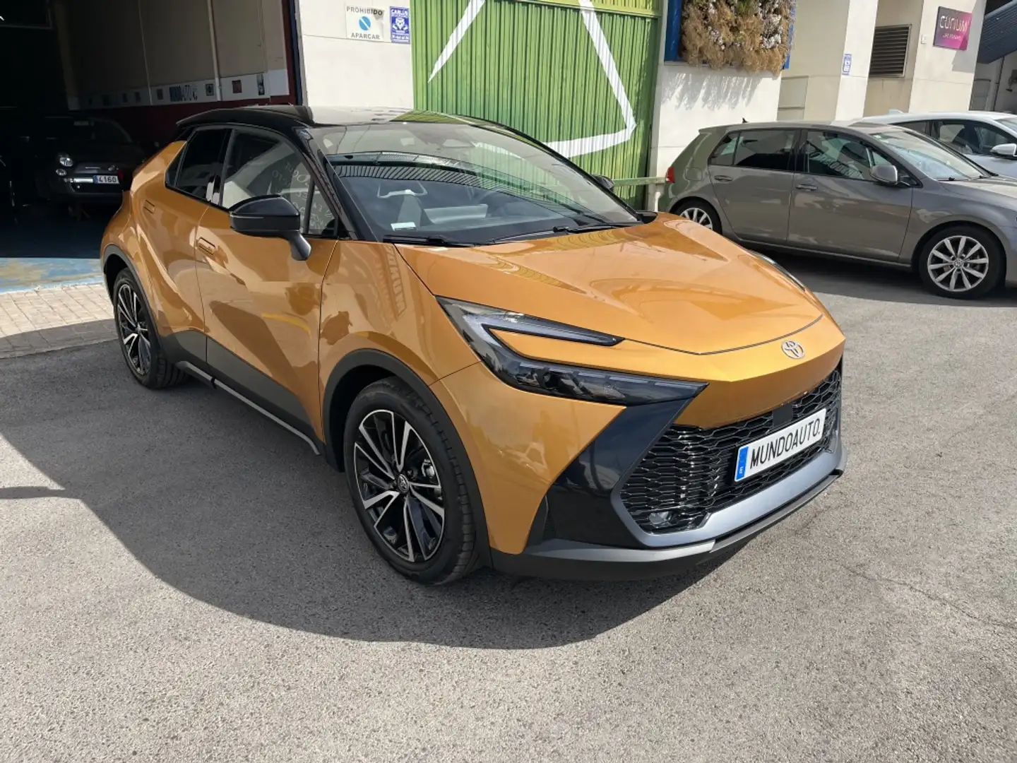 Toyota C-HR 140H Spirit Oranje - 1