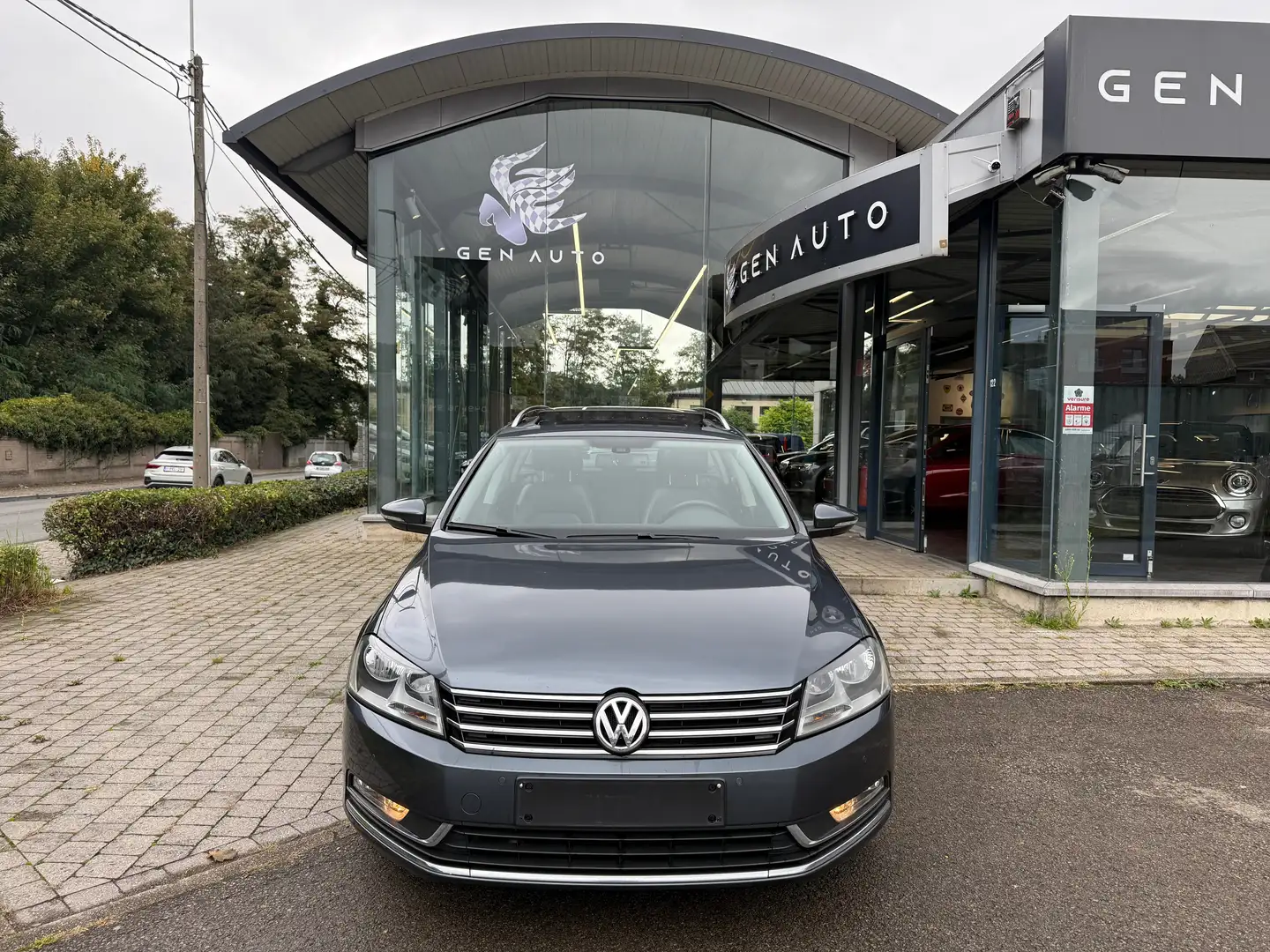 Volkswagen Passat Variant 1.6CR TDi Highline Toit Ouvrant Pano. Cuir Chauff. Gris - 2