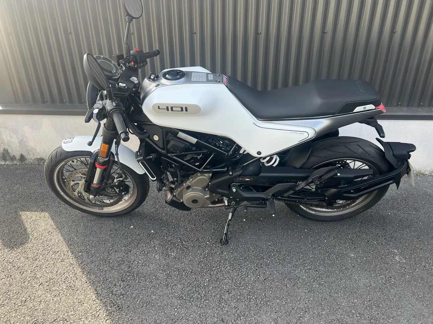 Husqvarna 701 Enduro Bílá - 1