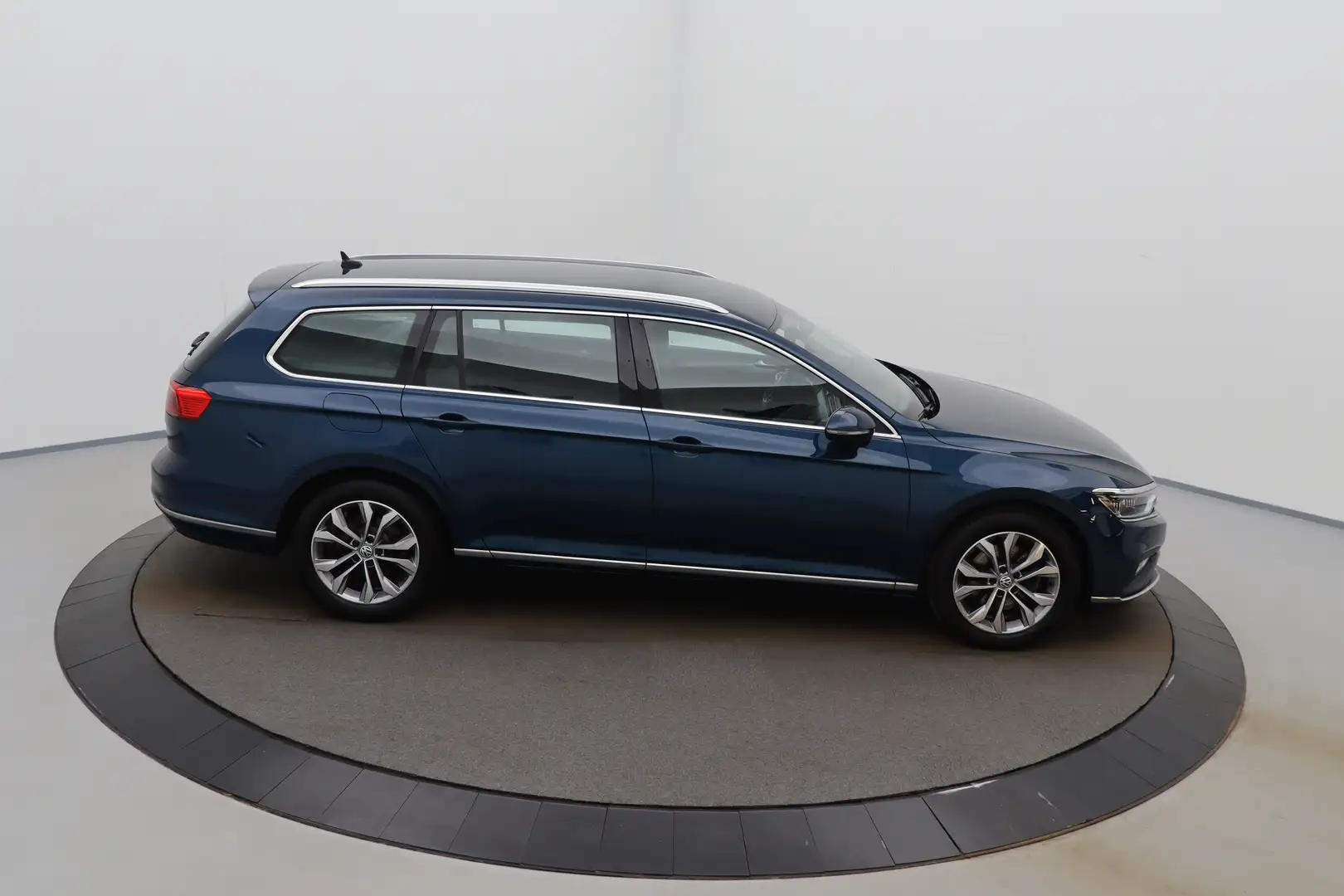 Volkswagen Passat Variant 1.5 TSI Elegance Business OPF Nappa LEDER/CUIR LED Blauw - 2
