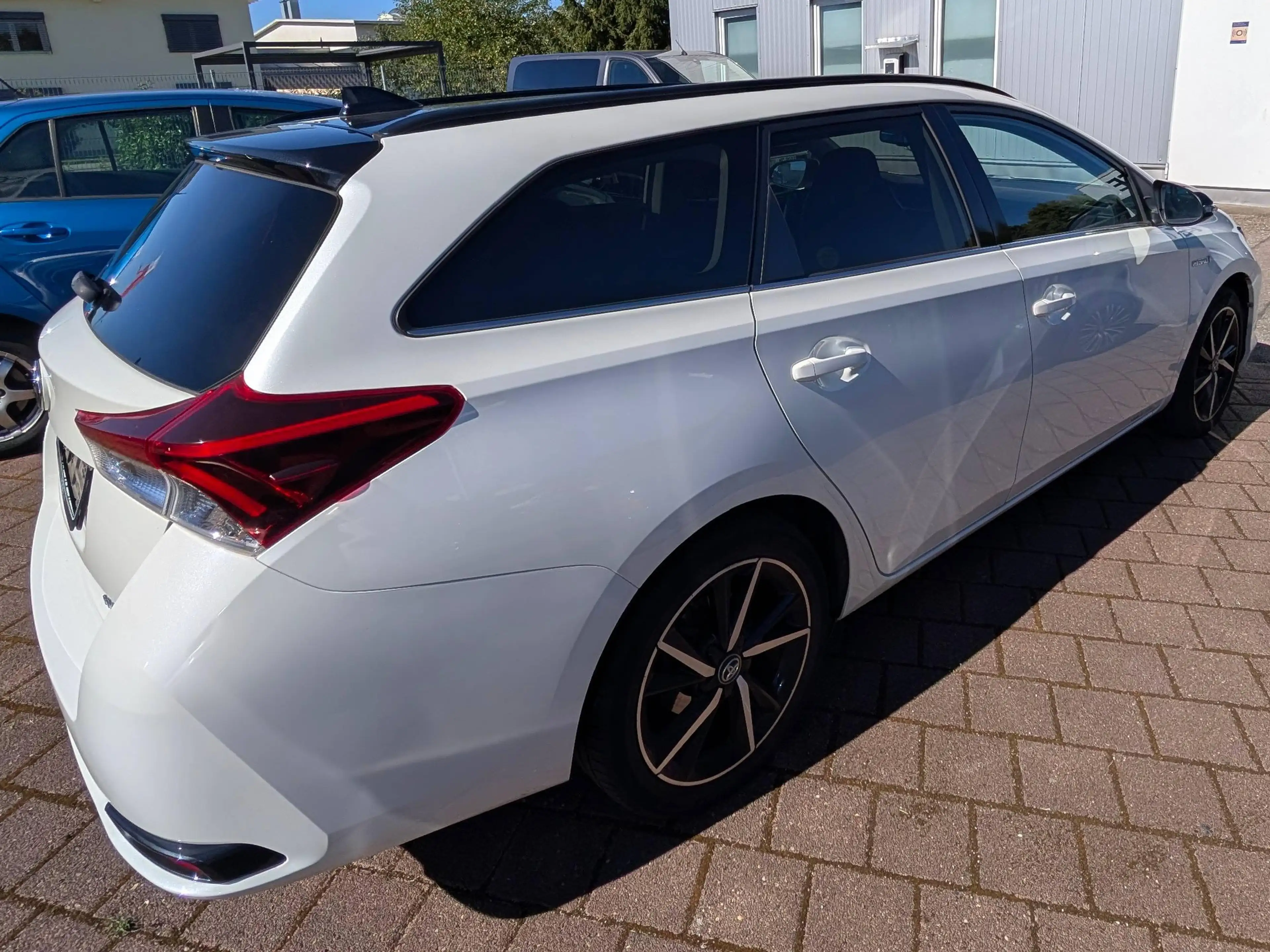 Toyota Auris Auris Touring Sports Hybrid 1.8 VVT-i Hybrid Automatik Touring Sports Team Deutschland — photo 4