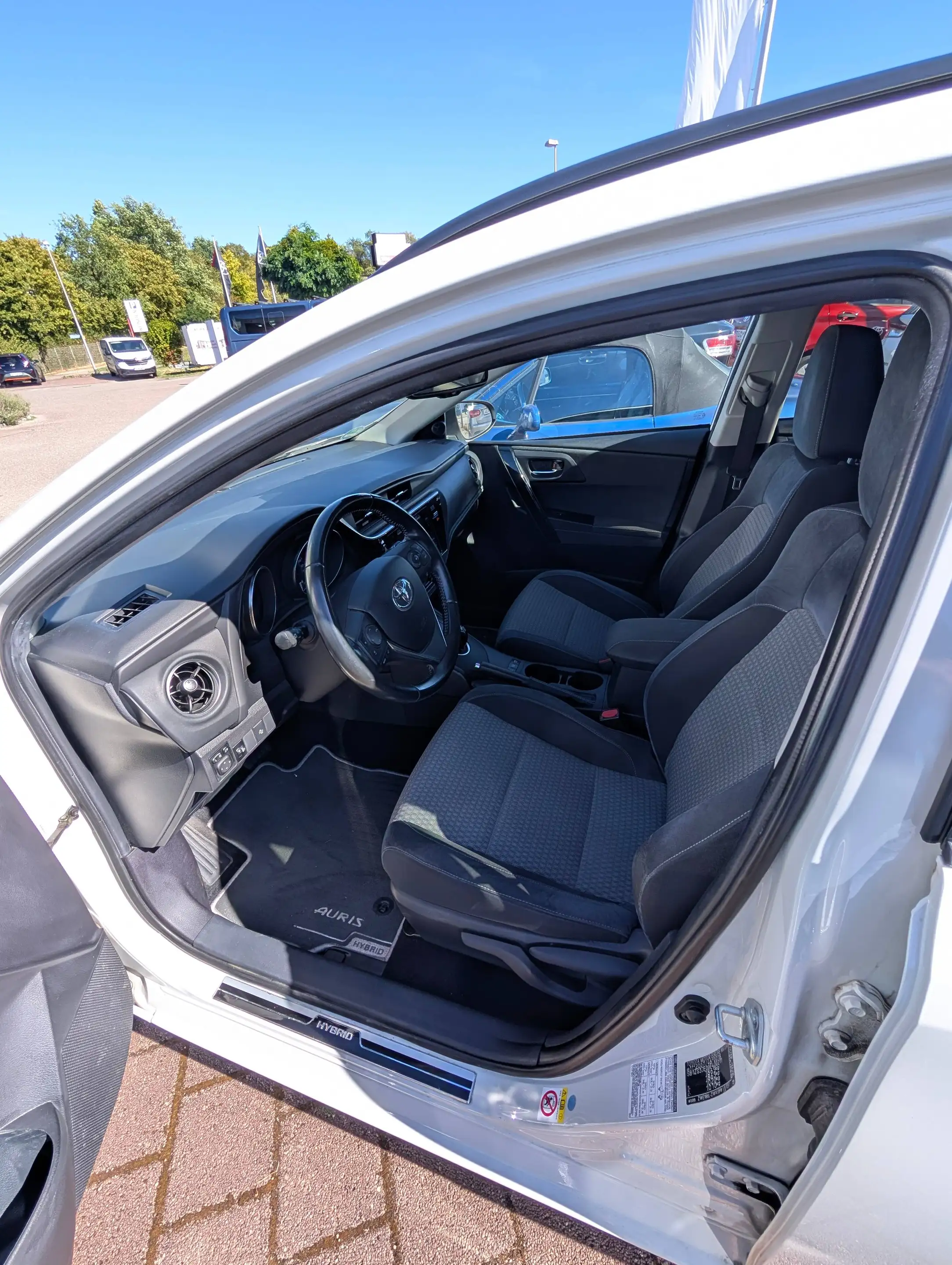 Toyota Auris Auris Touring Sports Hybrid 1.8 VVT-i Hybrid Automatik Touring Sports Team Deutschland — photo 5