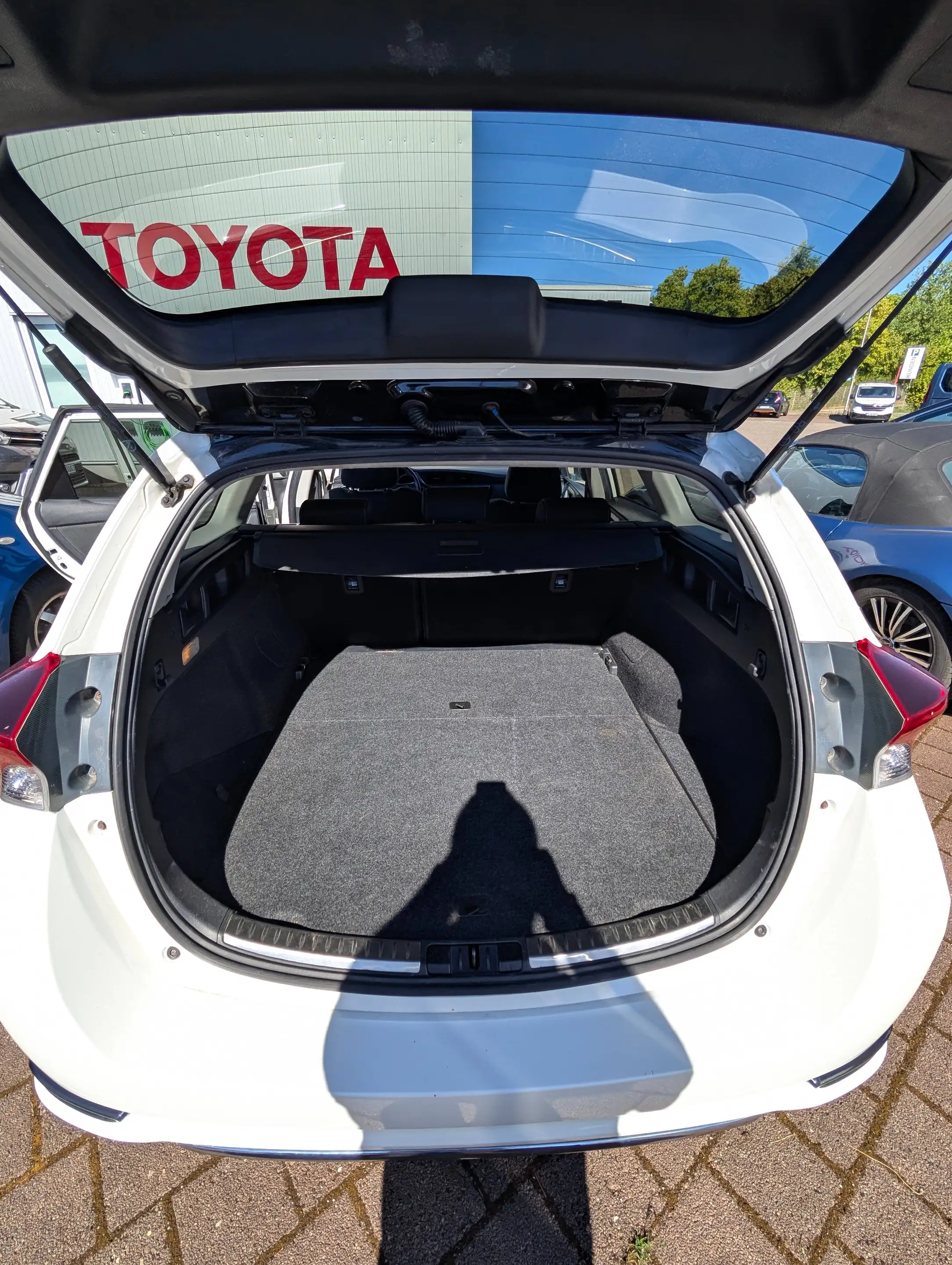 Toyota Auris Auris Touring Sports Hybrid 1.8 VVT-i Hybrid Automatik Touring Sports Team Deutschland — photo 8