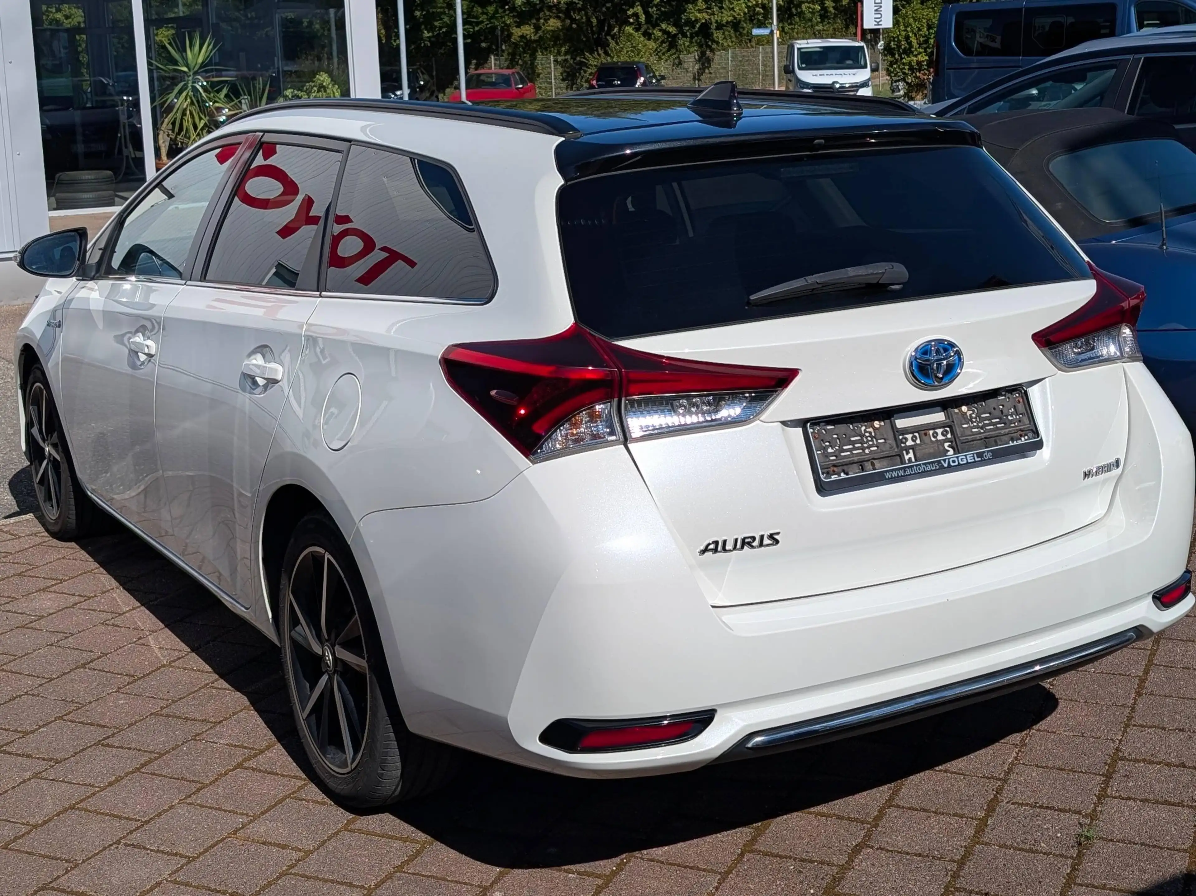 Toyota Auris Auris Touring Sports Hybrid 1.8 VVT-i Hybrid Automatik Touring Sports Team Deutschland — photo 3
