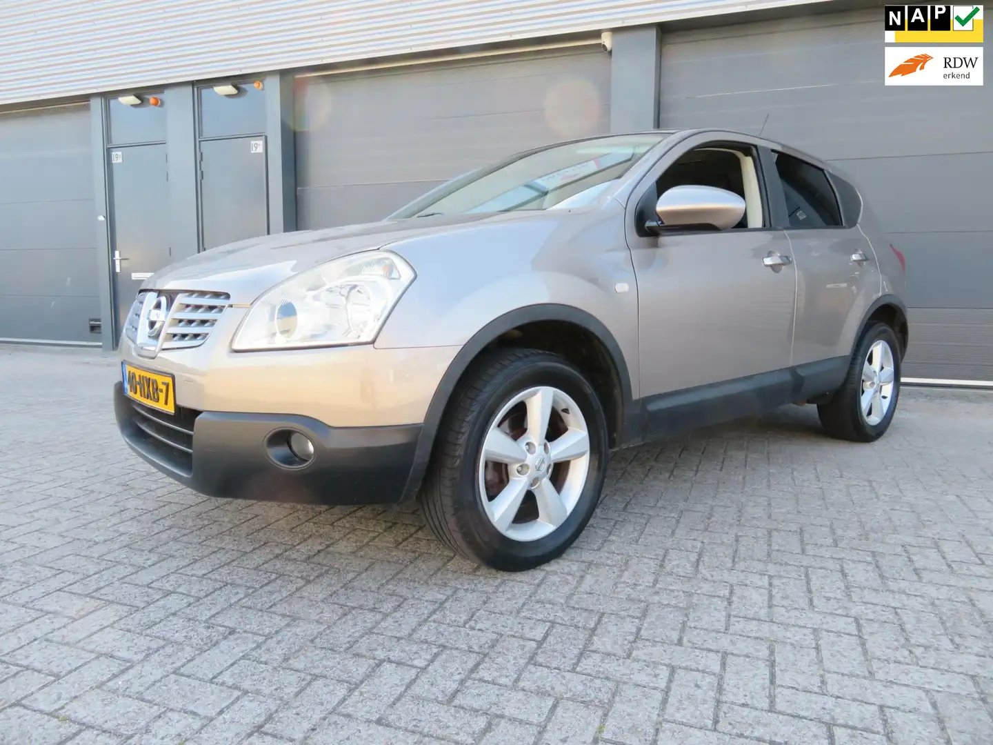 Nissan Qashqai 2.0 Acenta nieuwstaat nieuwe apk 2026 Bruin - 1