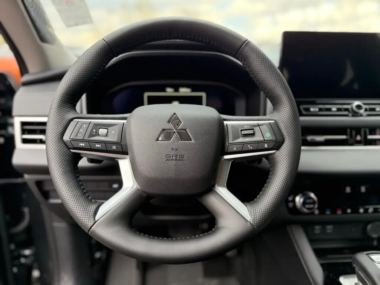Mitsubishi Outlander снимка Mitsubishi Outlander