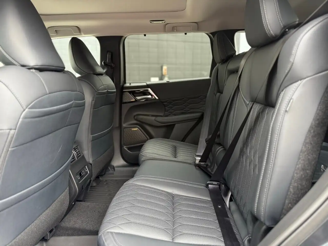 Mitsubishi Outlander снимка Mitsubishi Outlander