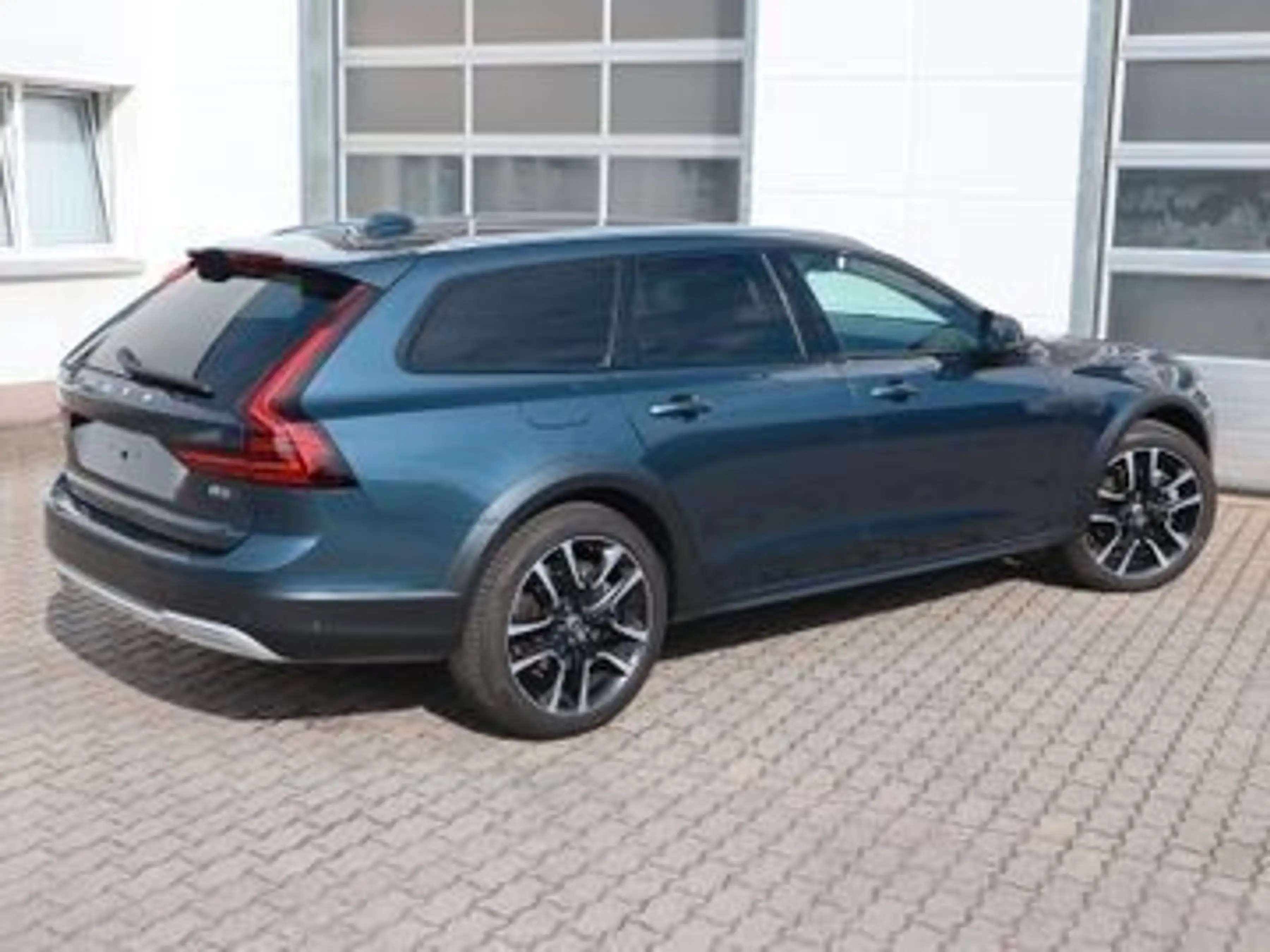 Volvo V90 Cross Country V90 B5 Cross Country Plus AWD Standhzg 360° — photo 4