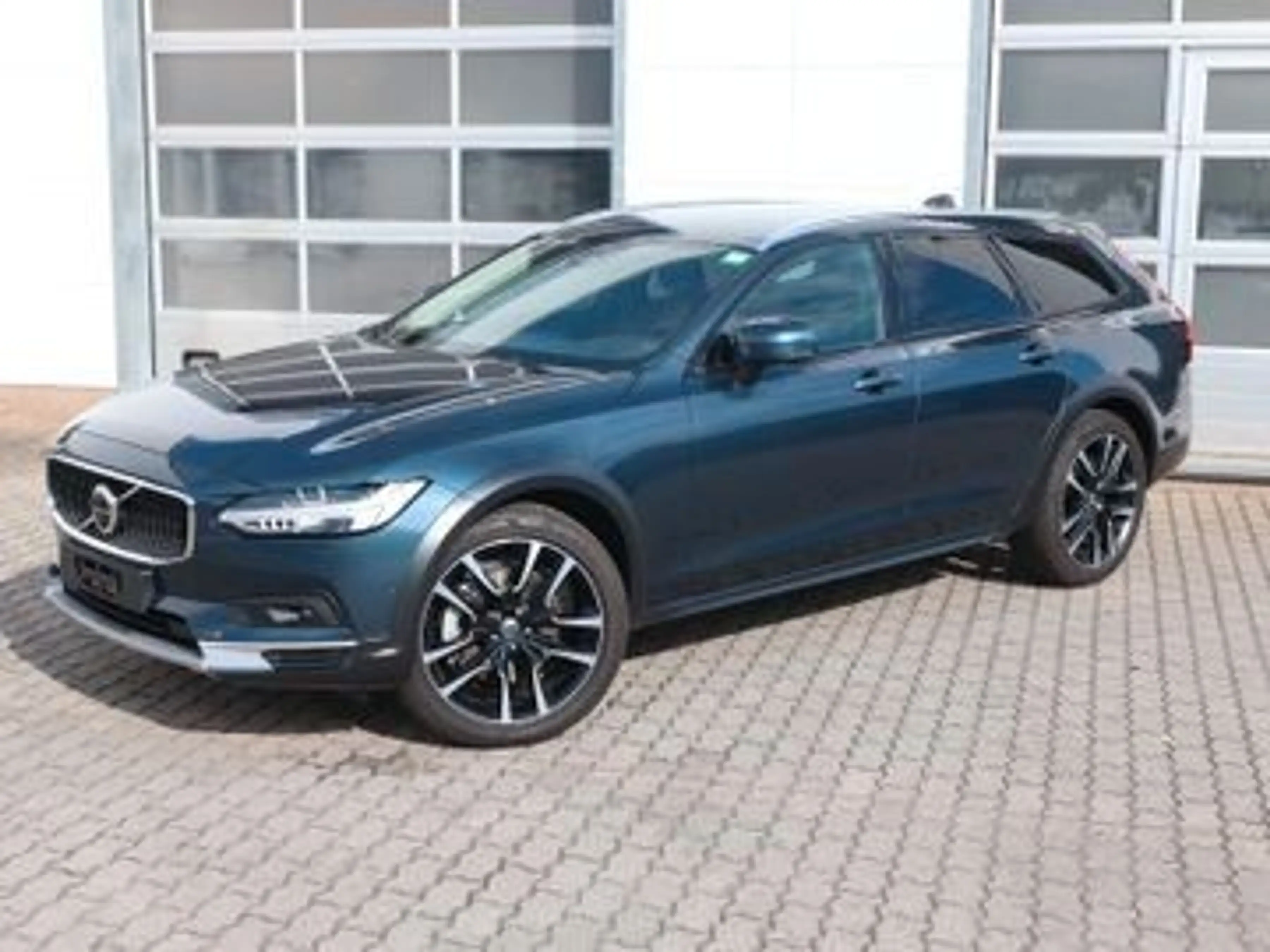 Volvo V90 Cross Country V90 B5 Cross Country Plus AWD Standhzg 360° — photo 2