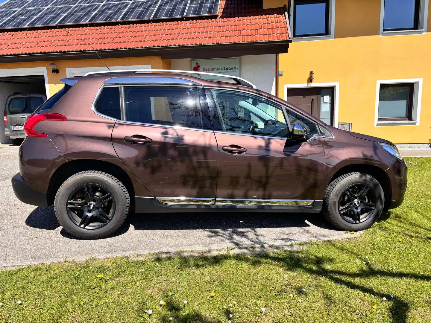 Peugeot 2008 2008 1,6 e-HDi 115 FAP Allure Allure Braun - 2
