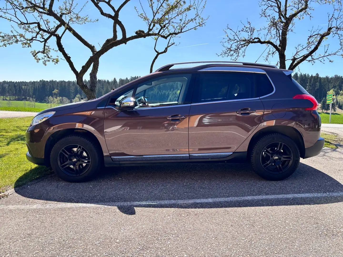 Peugeot 2008 2008 1,6 e-HDi 115 FAP Allure Allure Braun - 1