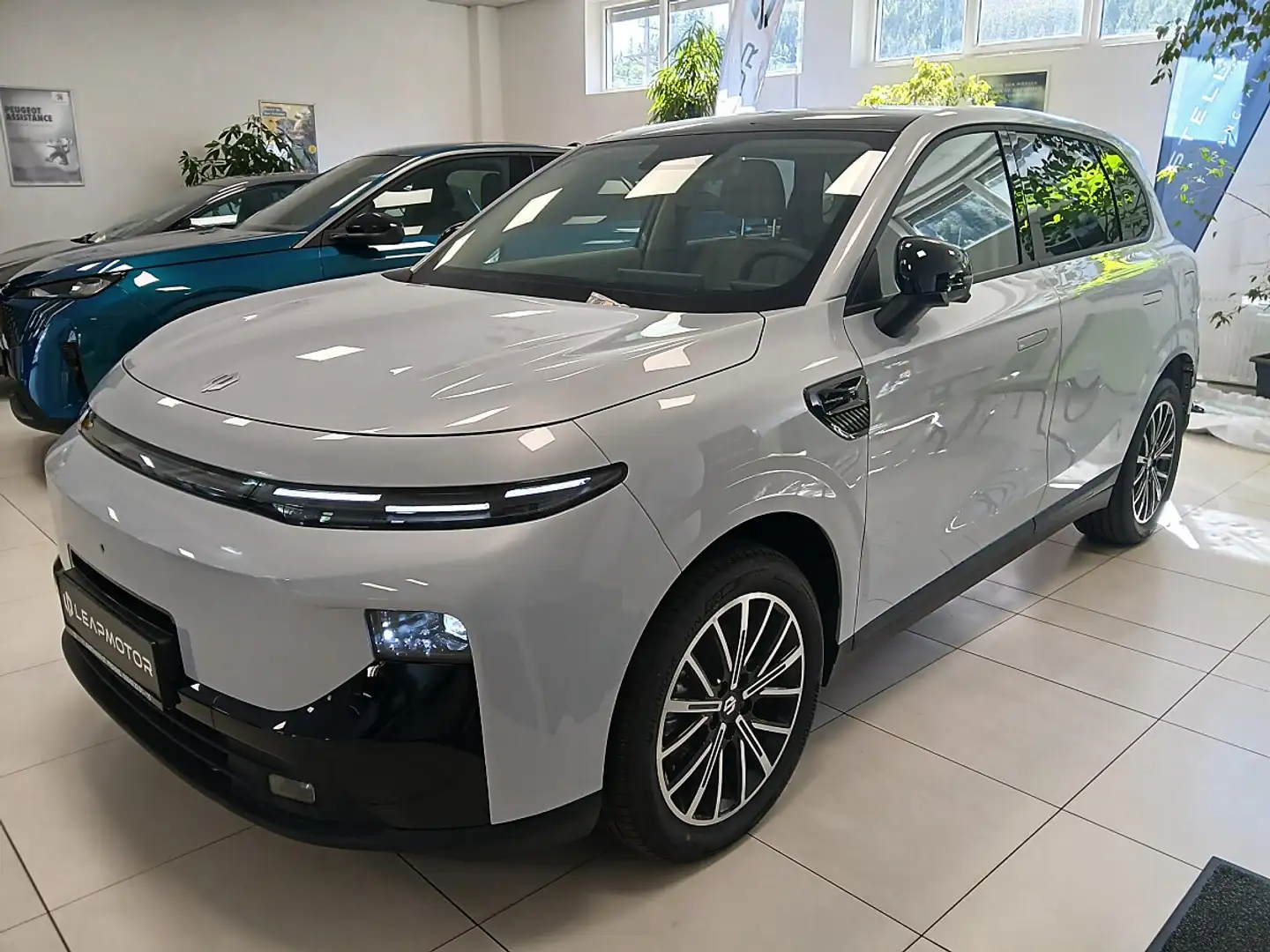 Leapmotor B10 Hybrid Design Silber - 1