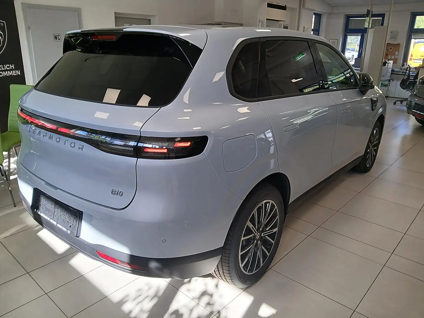 Leapmotor B10 Hybrid Design Silber - 2