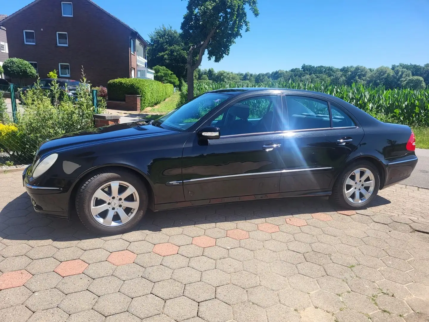 Mercedes-Benz 220 Mercedes E 220 Schwarz - 1