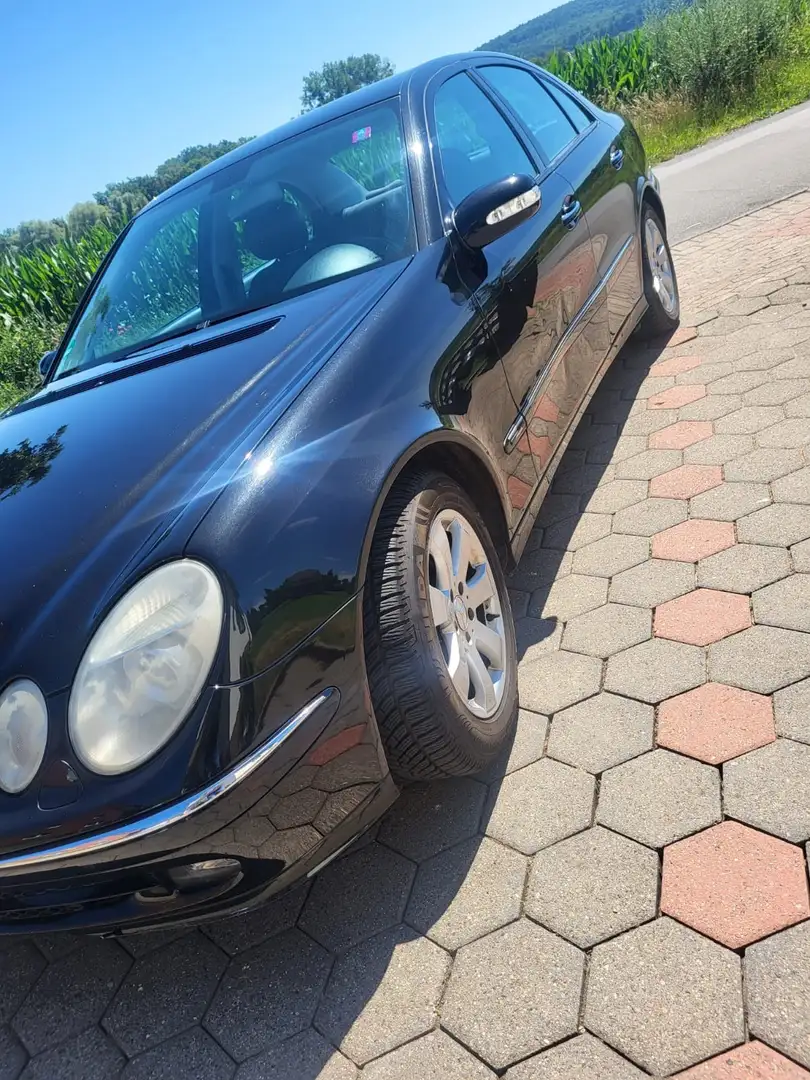 Mercedes-Benz 220 Mercedes E 220 Schwarz - 2