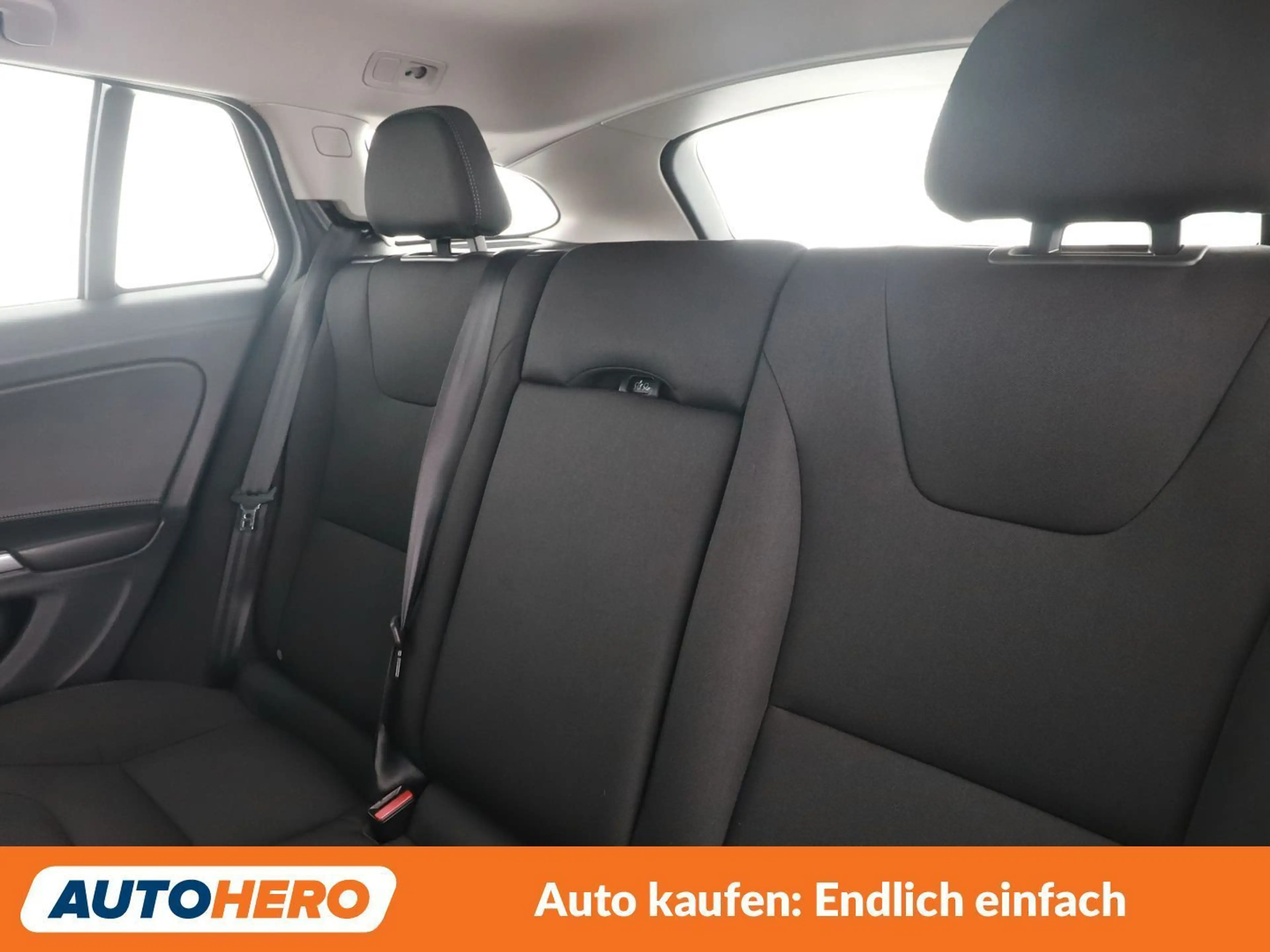 Volvo V60 Cross Country 2.0 D3 Business — photo 14