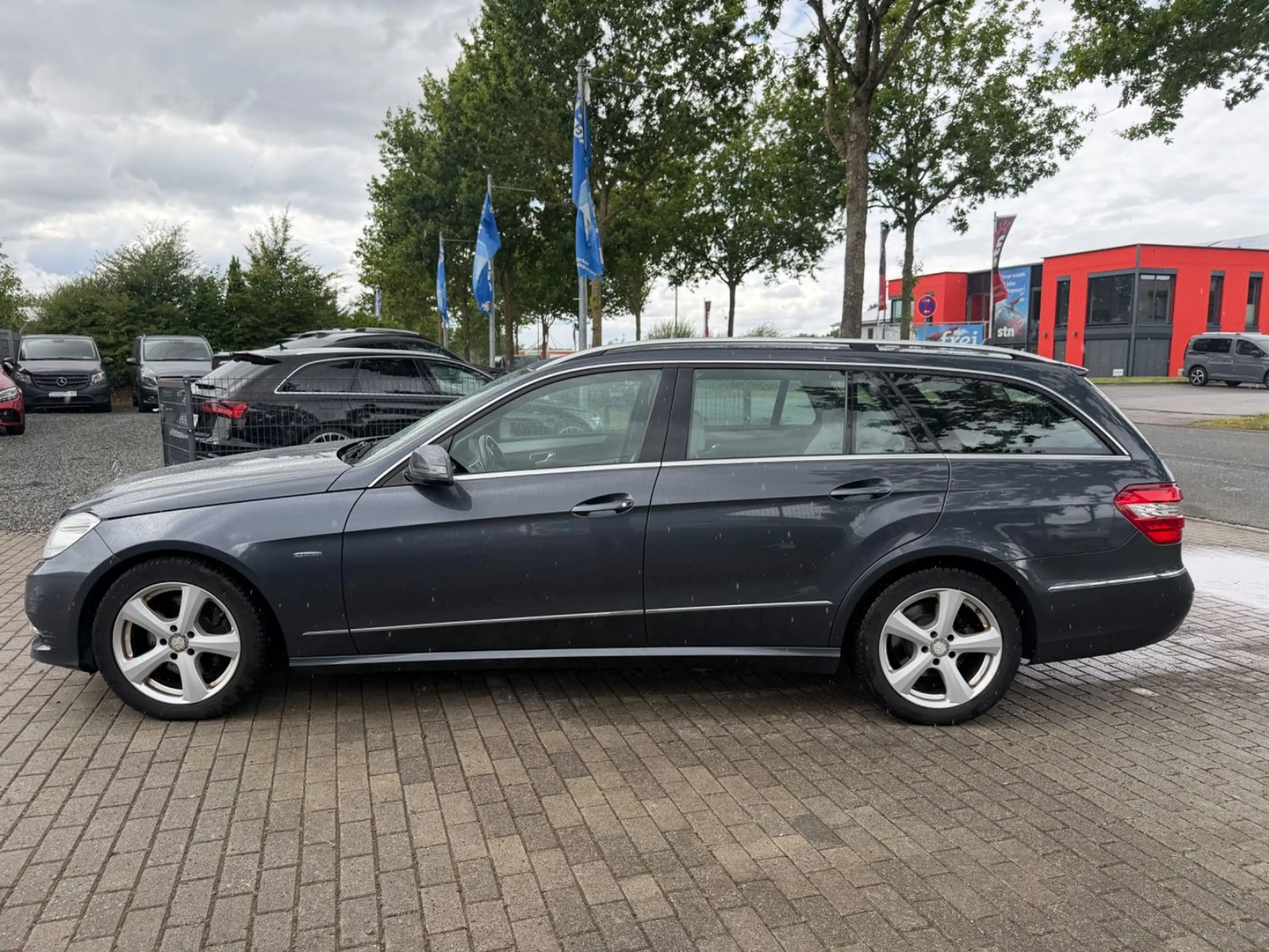 Mercedes-Benz E 250 CDI T 4 Matic Navi Temp Klimaauto PDC — photo 8