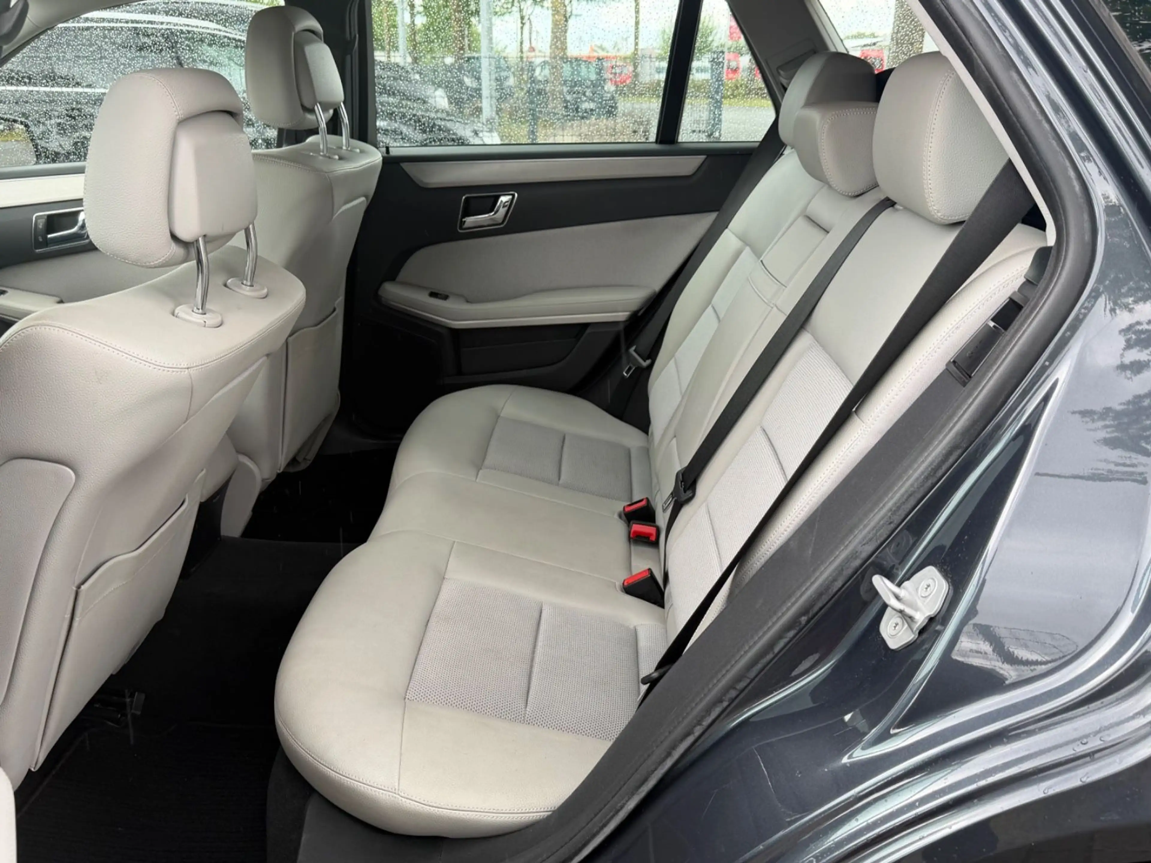 Mercedes-Benz E 250 CDI T 4 Matic Navi Temp Klimaauto PDC — photo 11