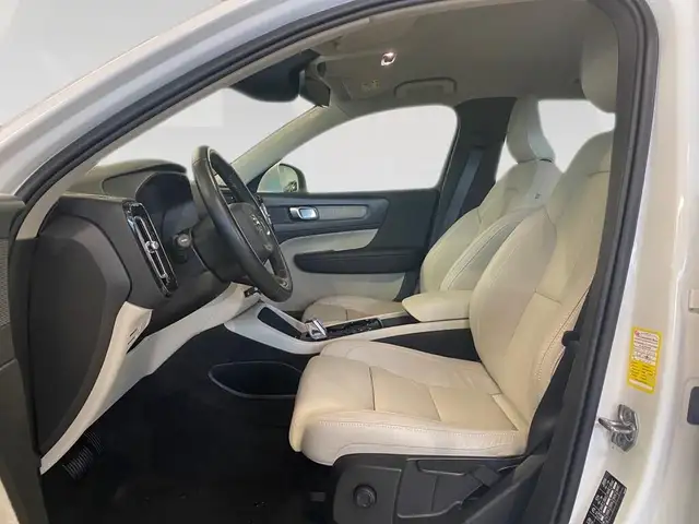 Volvo XC40 view 7