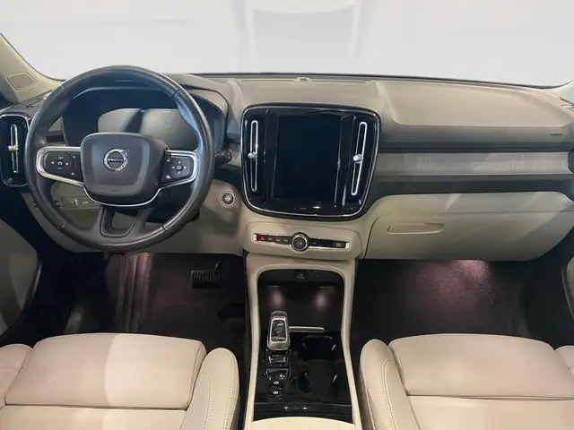 Volvo XC40 view 6