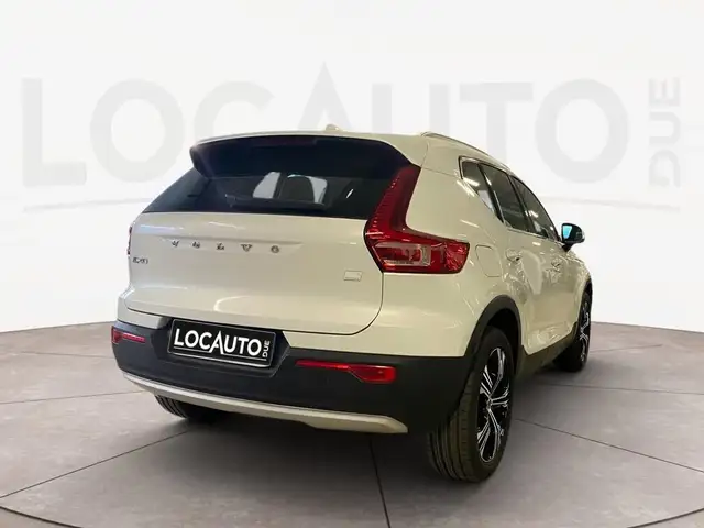 Volvo XC40 view 4
