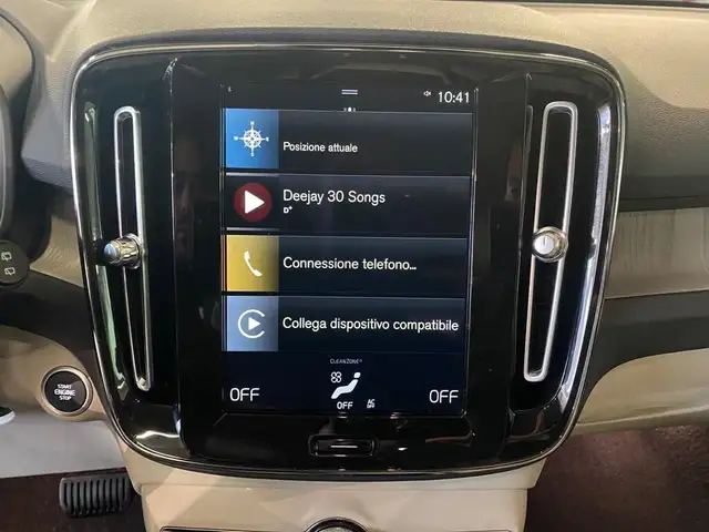 Volvo XC40 view 10