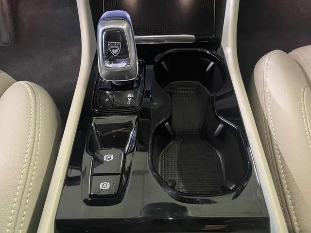 Volvo XC40 view 12