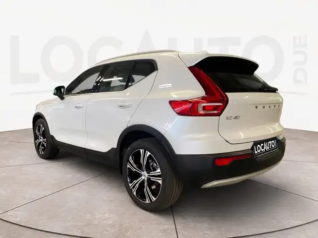 Volvo XC40 view 5
