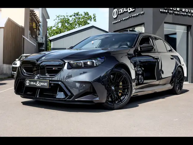 BMW M5 XDRIVE G90°KERAMIK°CARBON°AHK°COMFORT°360