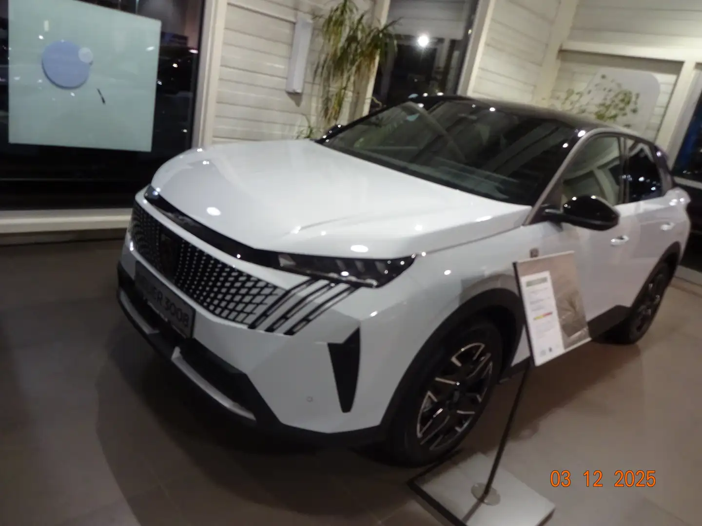 Peugeot 3008 3008 Hybrid 145 e-DCS6 GT Weiß - 1