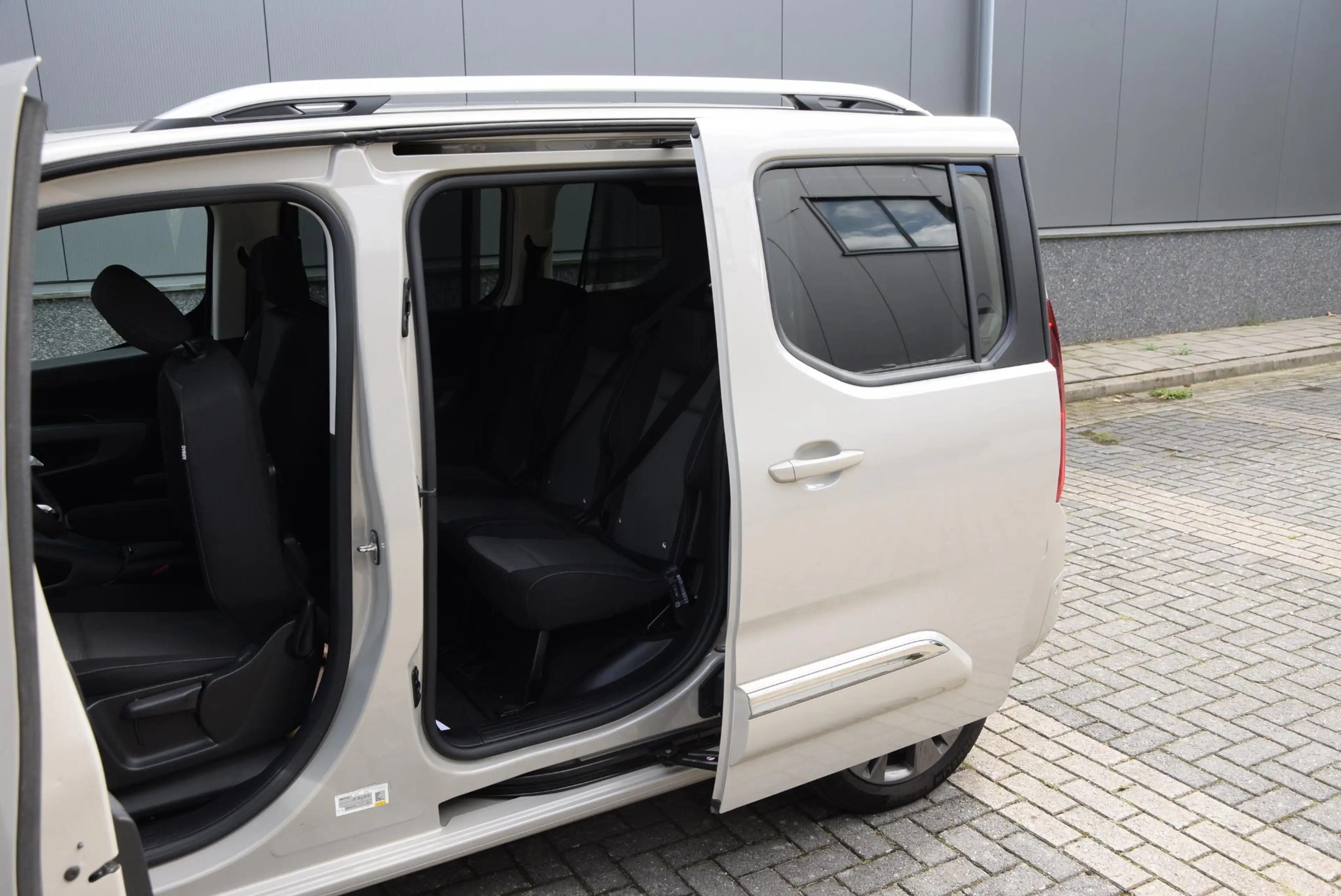 Toyota Proace City Verso 1.2 Turbo Dynamic | panoramadak | carplay | — photo 12