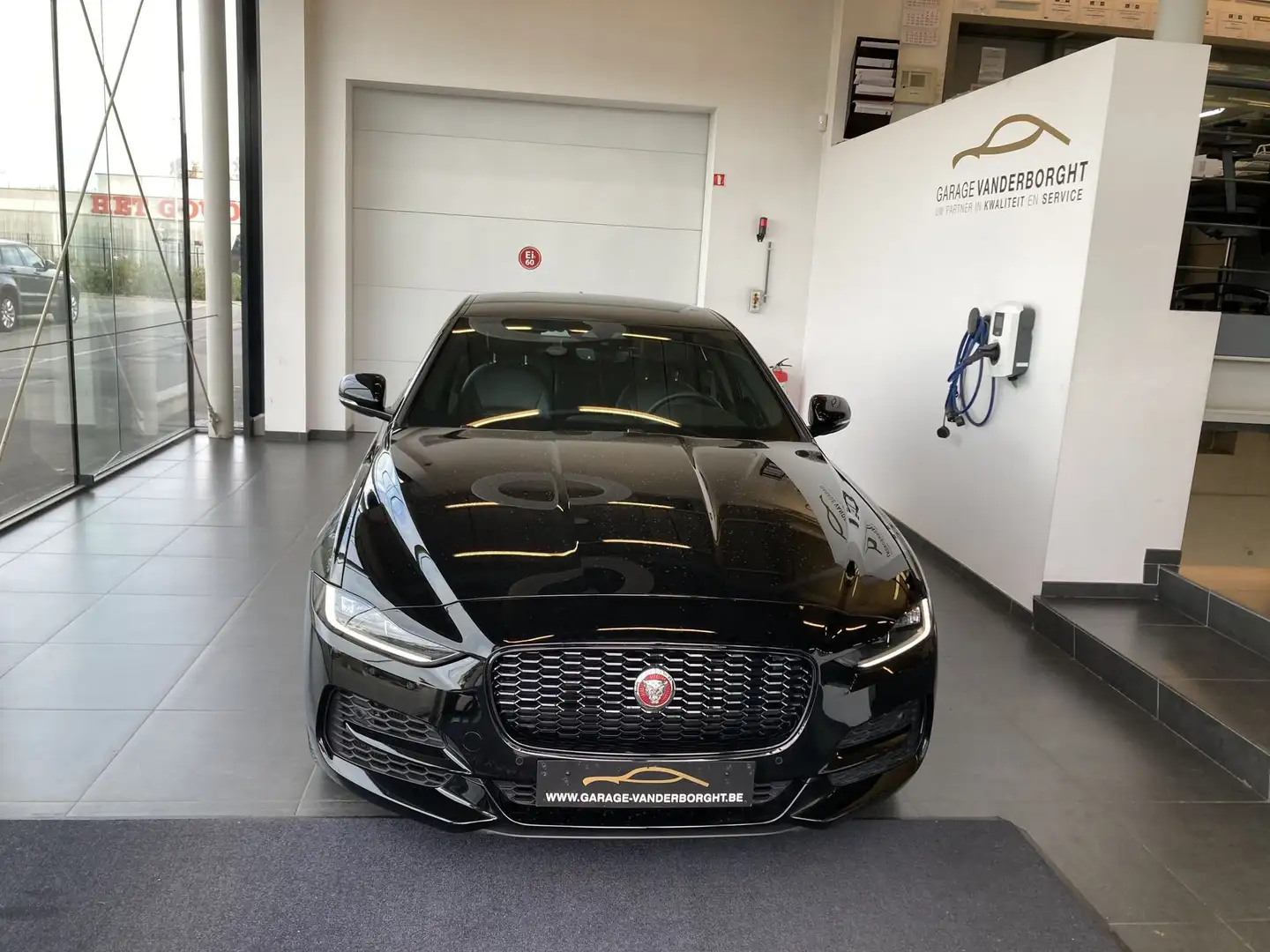 Jaguar XE XE  SPORT BLACK PACK BENZINE AUTOMAAT 39000KM!!!! Noir - 2