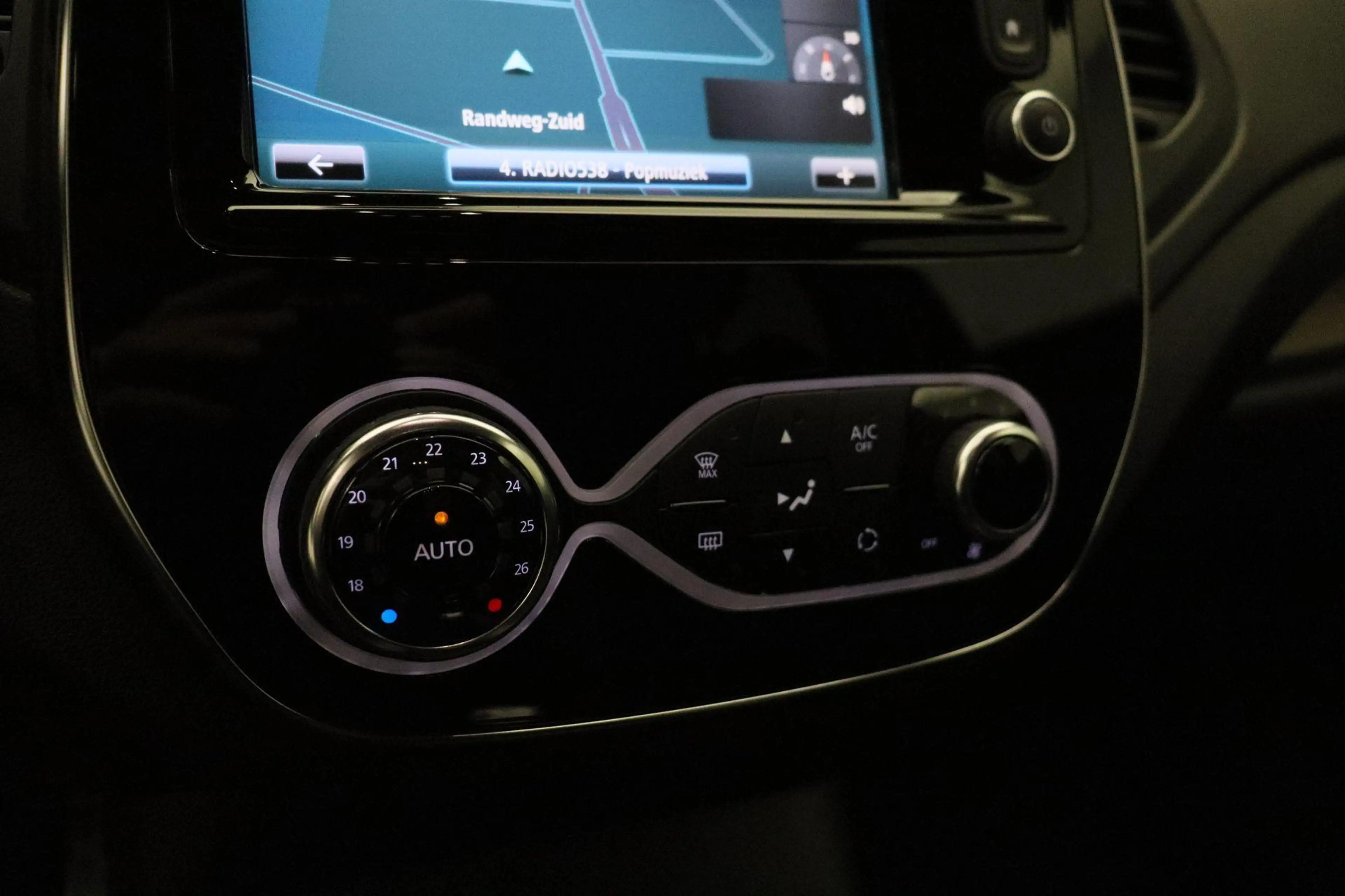Renault Captur 0.9 TCe Edition One 2018 | Navigatie | Trekhaak | — photo 25