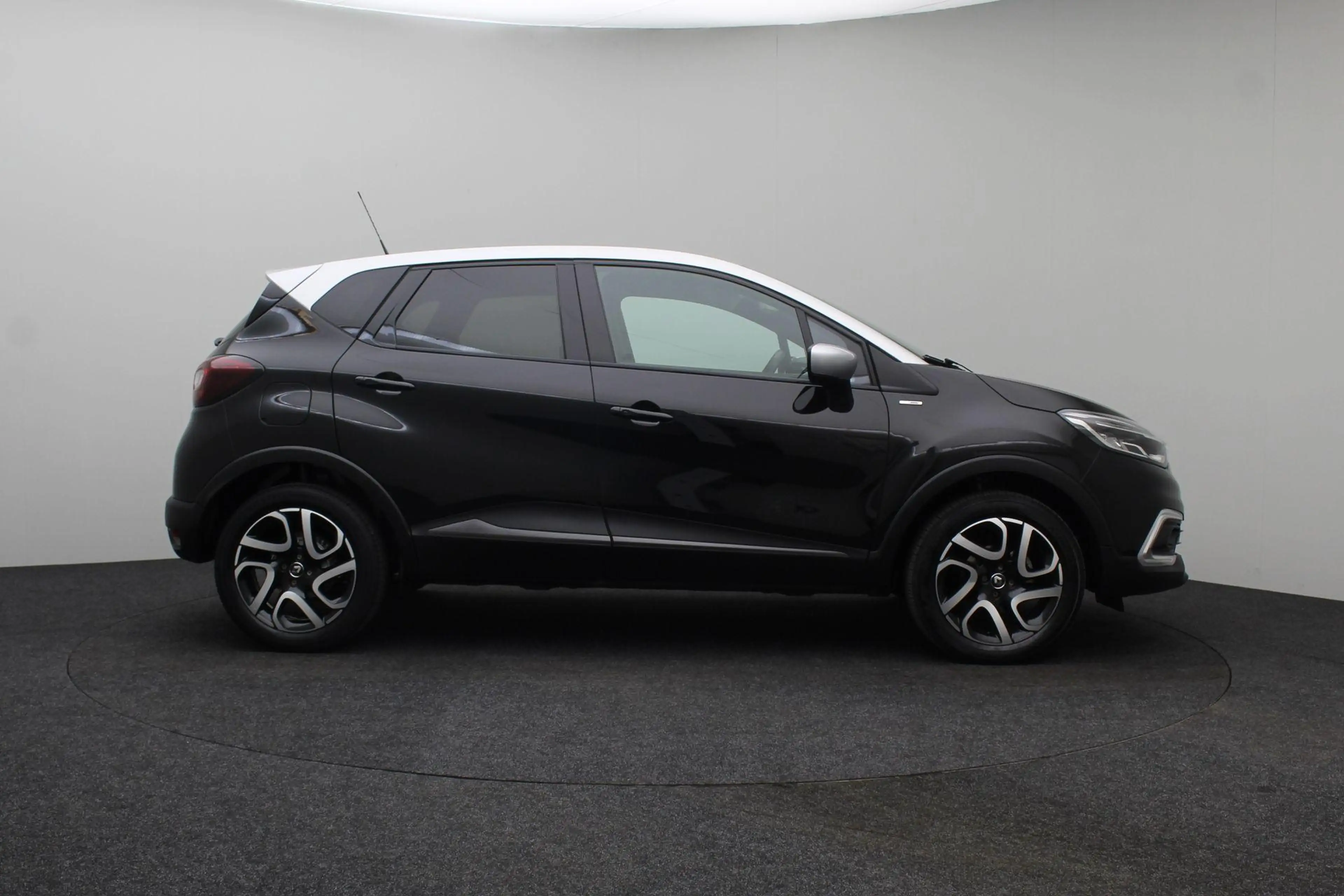 Renault Captur 0.9 TCe Edition One 2018 | Navigatie | Trekhaak | — photo 16