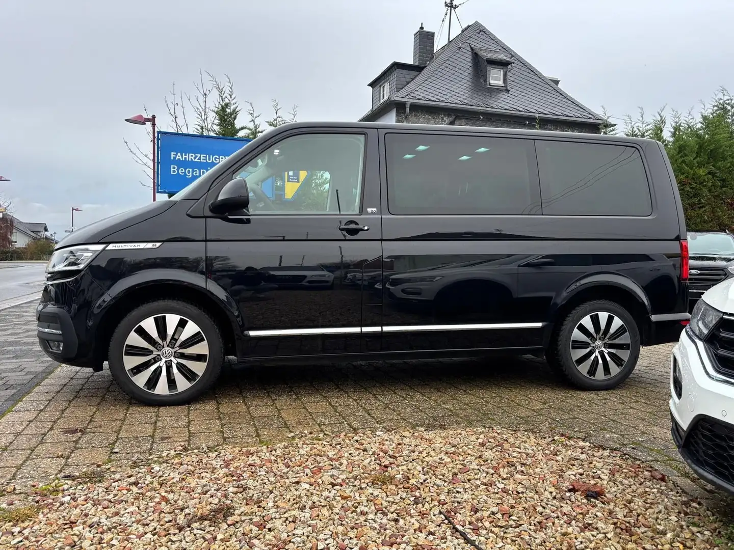 Volkswagen T6 Multivan Generation Six FWD Automatik+1 Hand Schwarz - 2