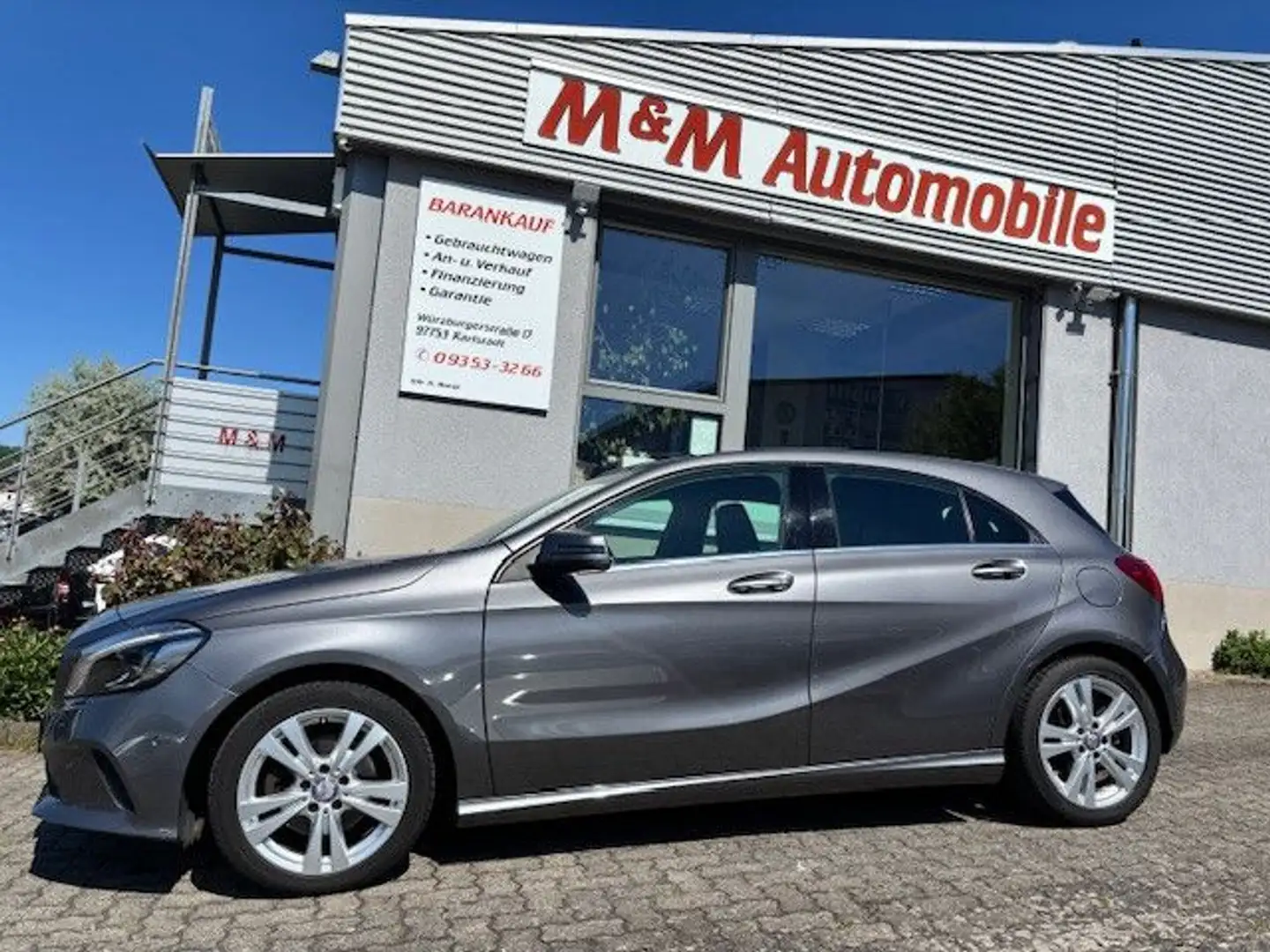 Mercedes-Benz A 180 A180 Urban *NAVI+LED+17"ALU+Sitzh.+PDC* Grau - 1