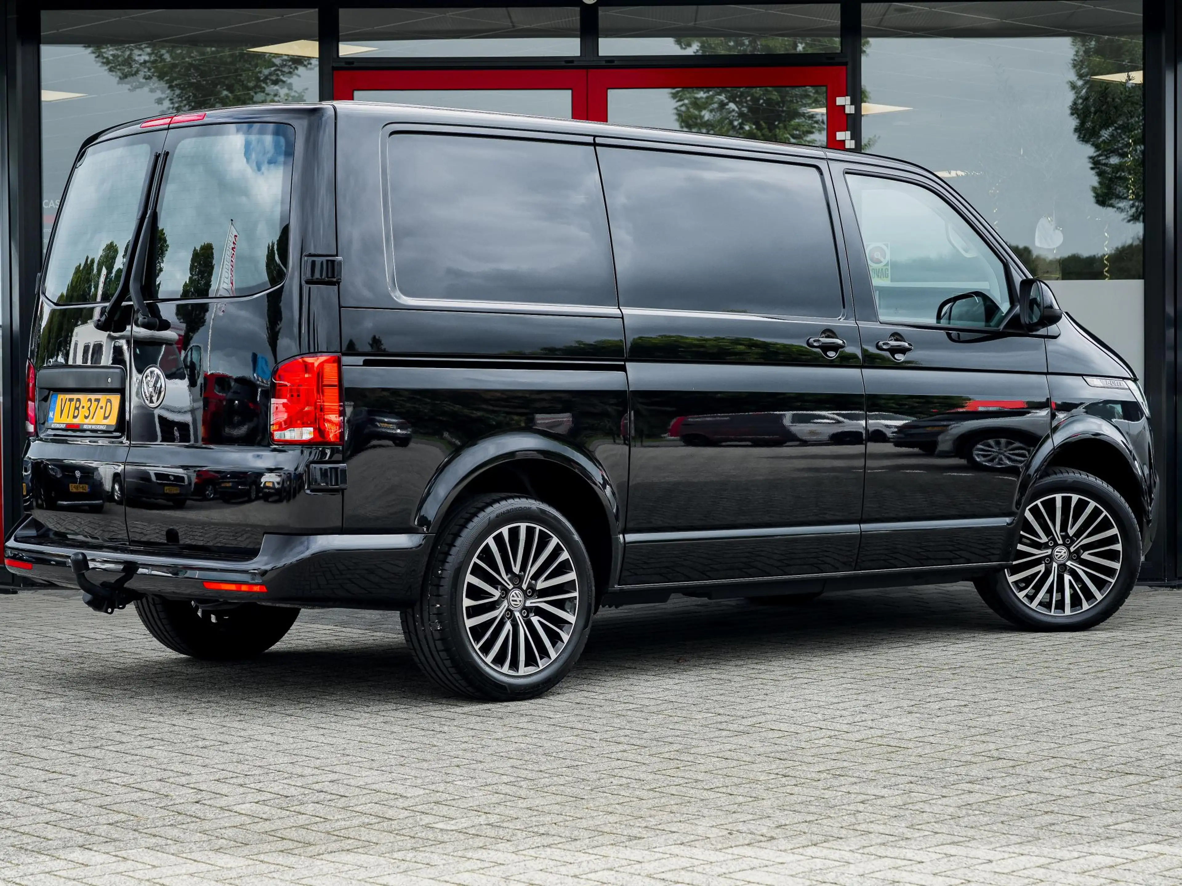 Volkswagen T6.1 Transporter 2.0 TDI L1H1 28 Bulli | Trekhaak | Navigatie | Vir — photo 3