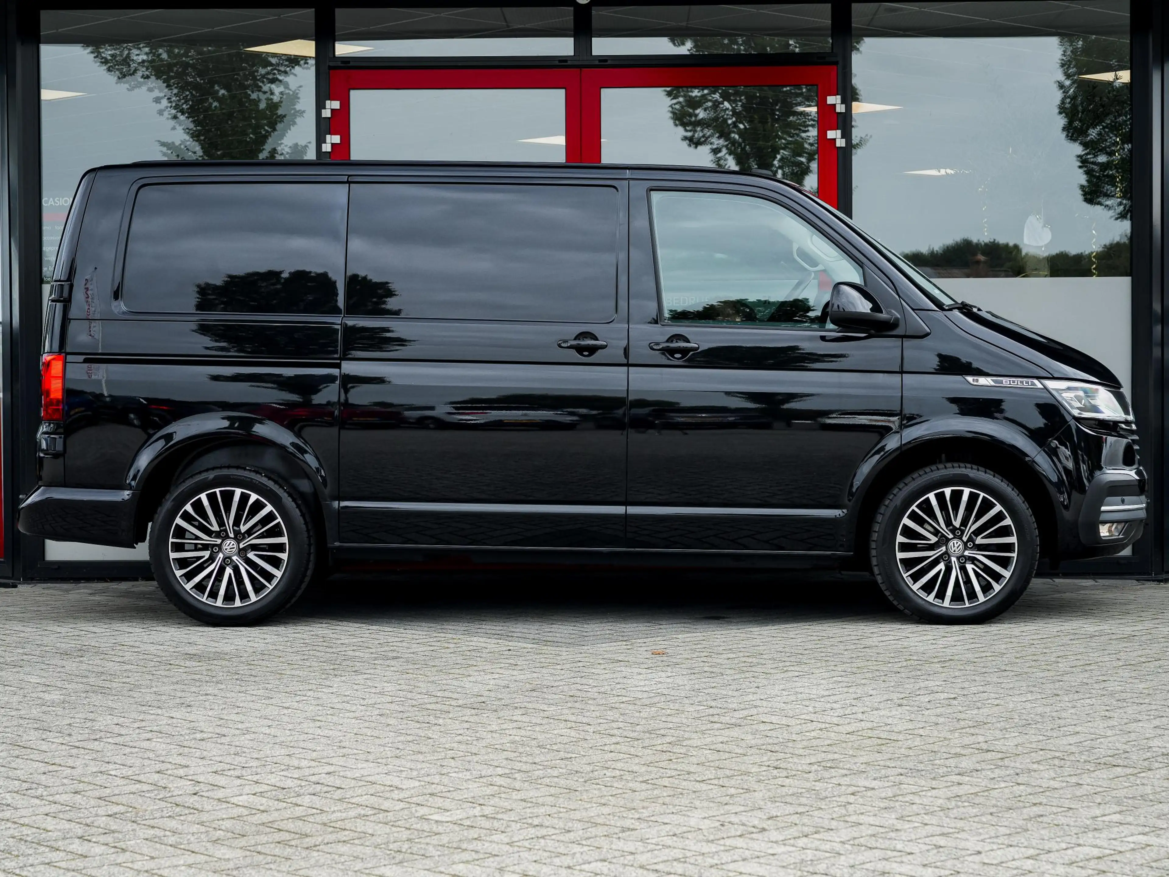 Volkswagen T6.1 Transporter 2.0 TDI L1H1 28 Bulli | Trekhaak | Navigatie | Vir — photo 11