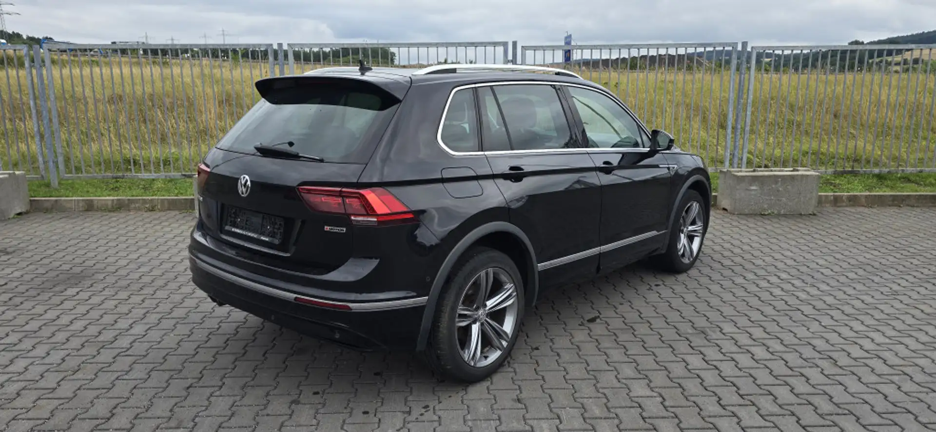 Volkswagen Tiguan 2.0 TDI 4M DSG R-Line Getriebefehler Schwarz - 2
