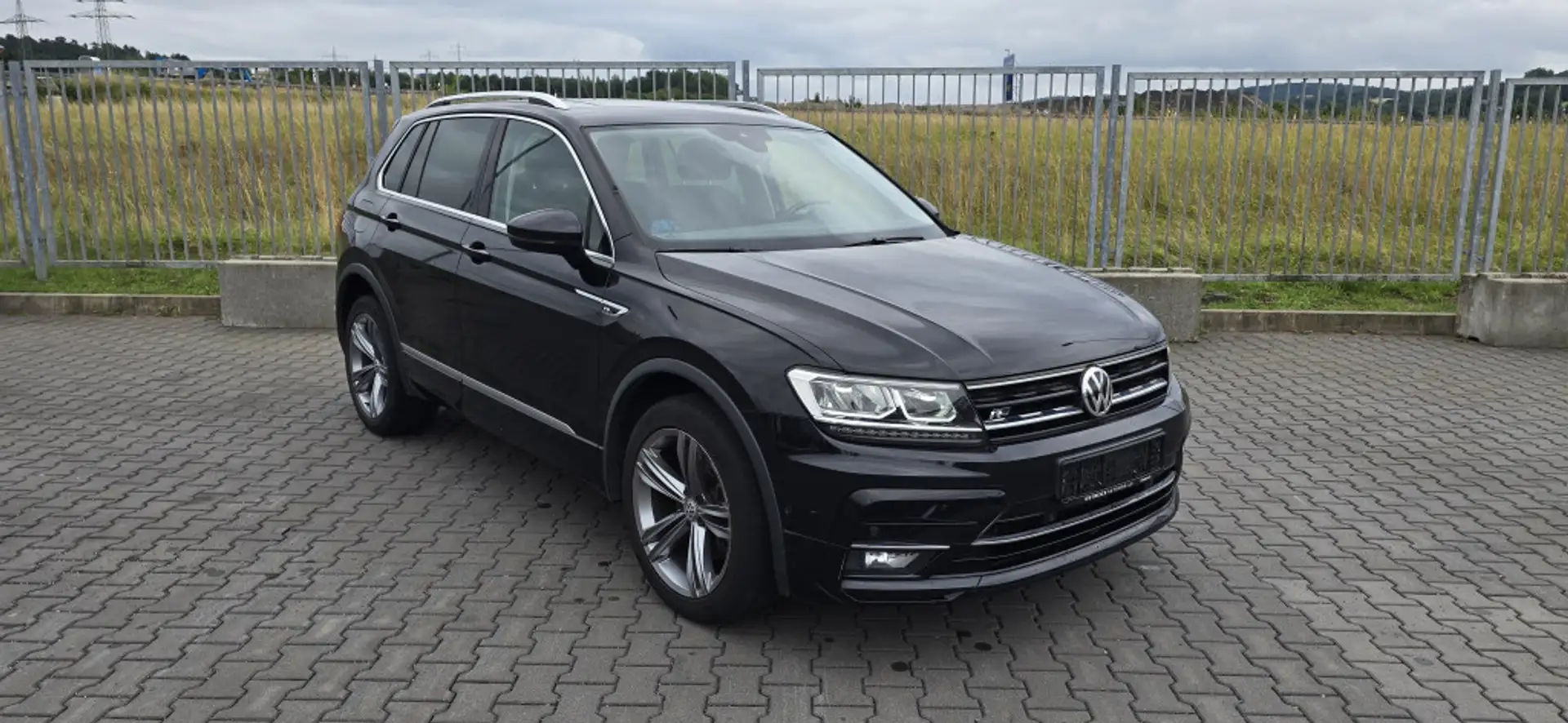 Volkswagen Tiguan 2.0 TDI 4M DSG R-Line Getriebefehler Schwarz - 1