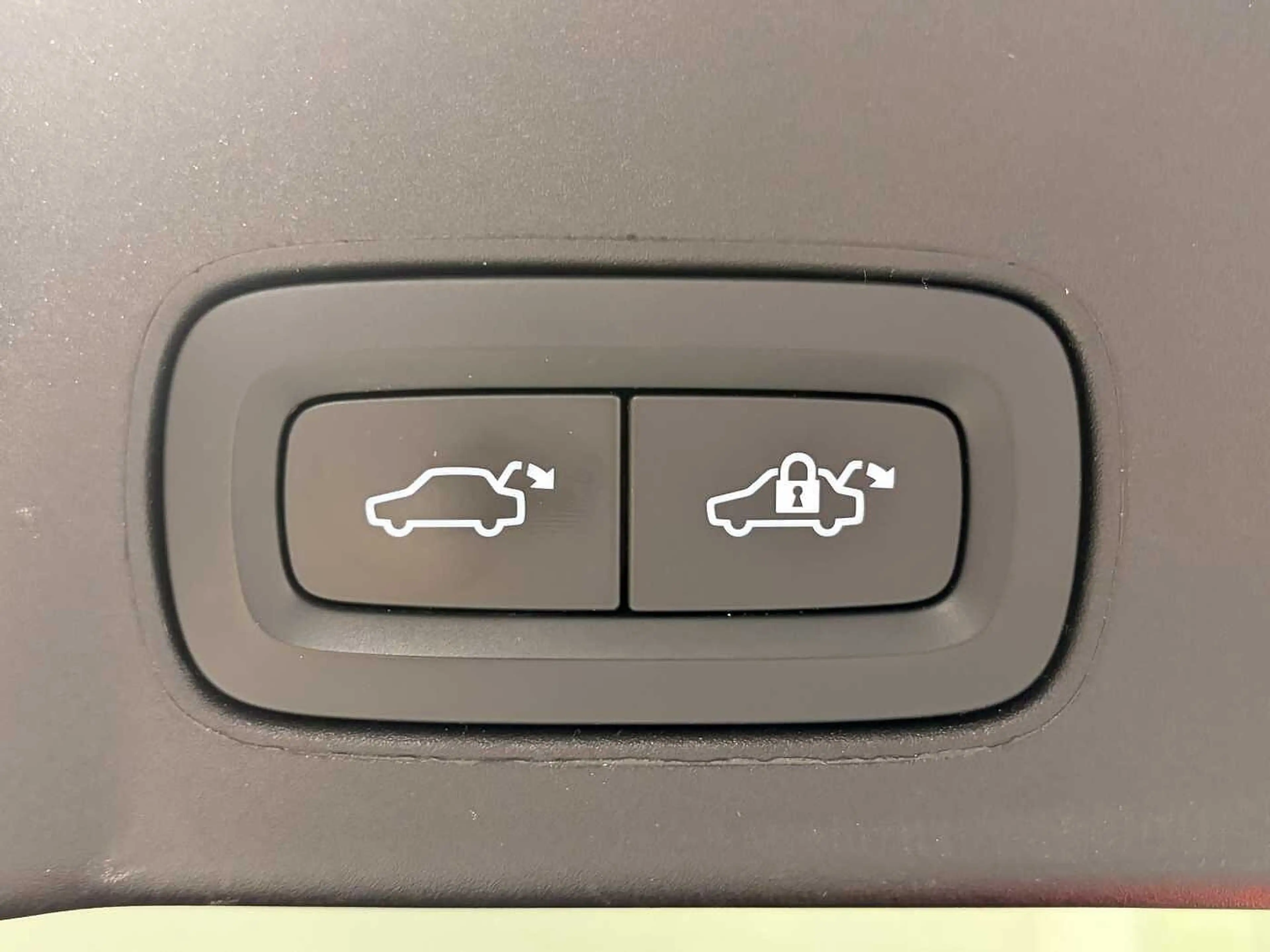 Volvo V90 T6 Recharge Bright + electr trekhaak — photo 15