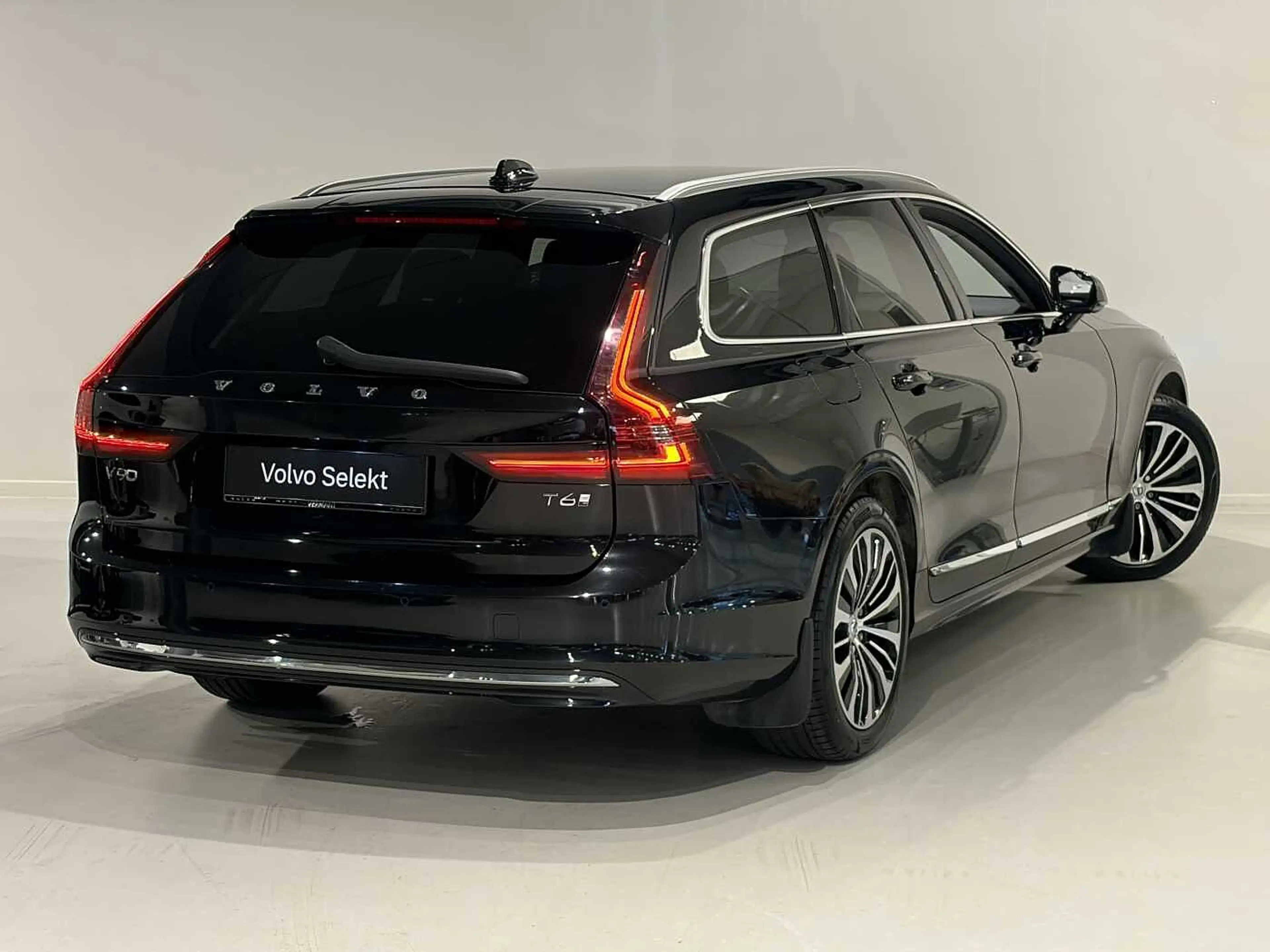 Volvo V90 T6 Recharge Bright + electr trekhaak — photo 2