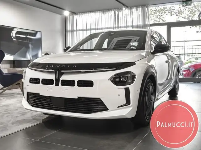 Lancia Ypsilon Hybrid e-DCT