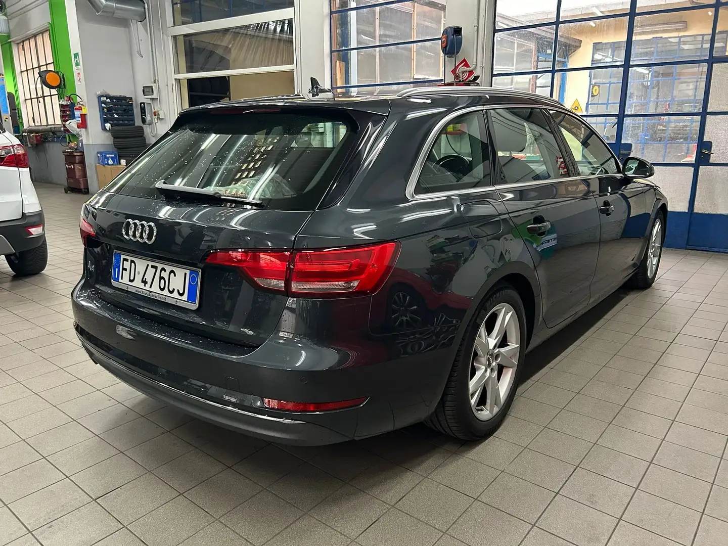 Audi A4 A4 V 2016 Avant Avant 2.0 tdi ultra Business 190cv Grigio - 2