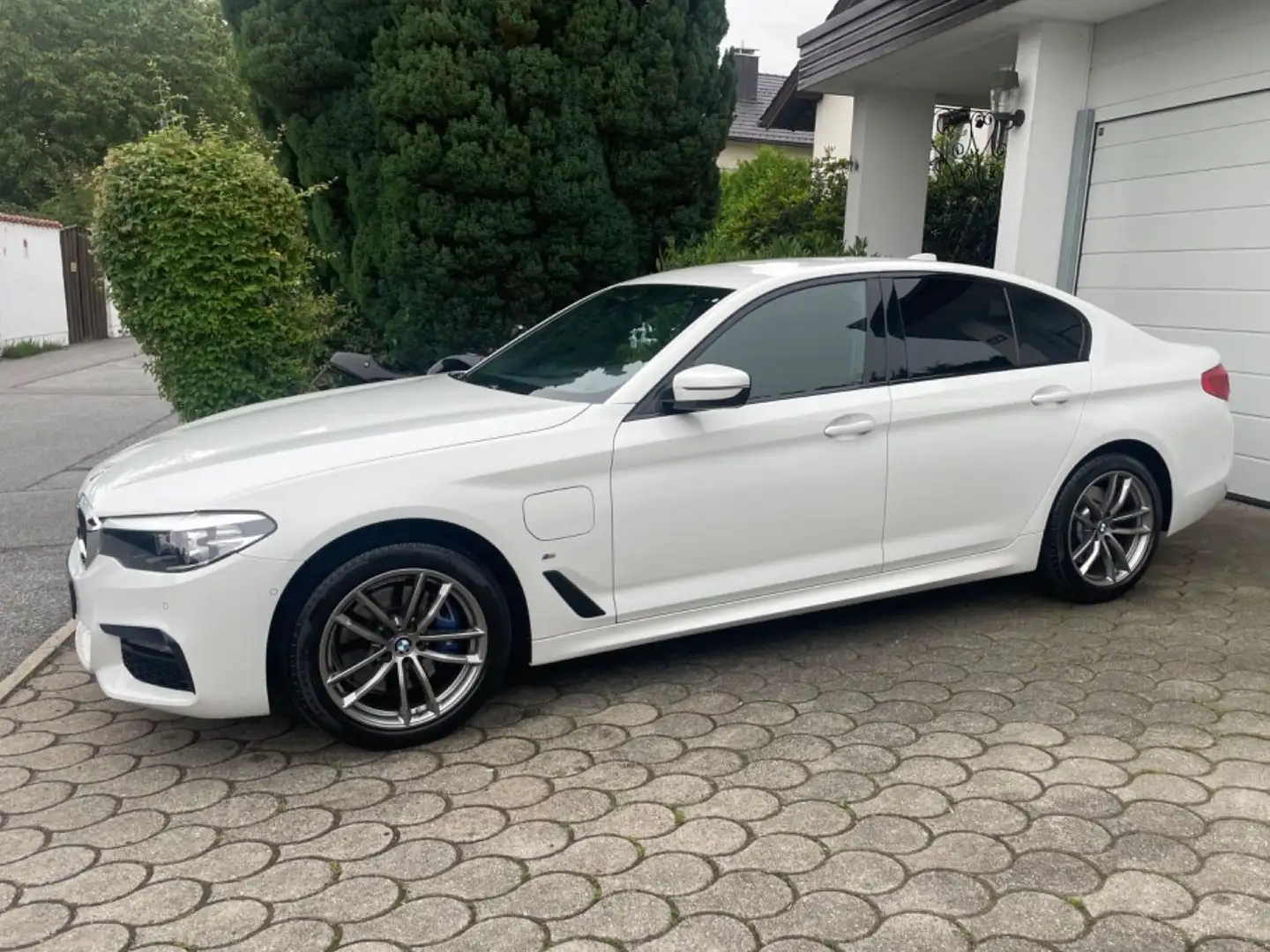 BMW 530 e M Sport *Shadow Line*SHZ*Alcantara Blanc - 2
